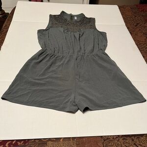 Xhilaration green size XXL‎ sleeveless lace back zippered boho romper.